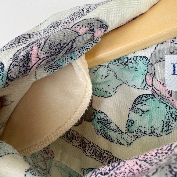 Diversity Sport Vintage Pastel Floral Blouse - Picture 7 of 9